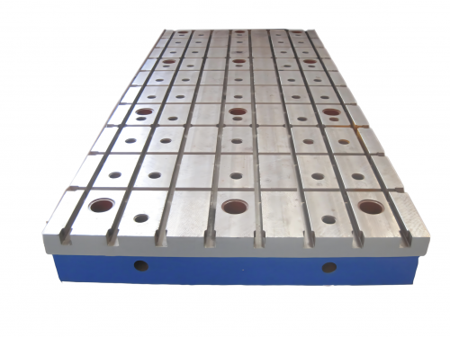 What conditions should a qualified cast iron platform have